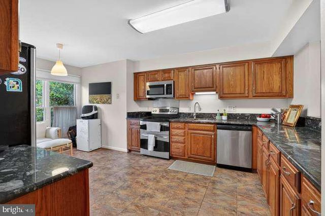 9063 GOLDEN SUNSET LN, Springfield, VA 22153