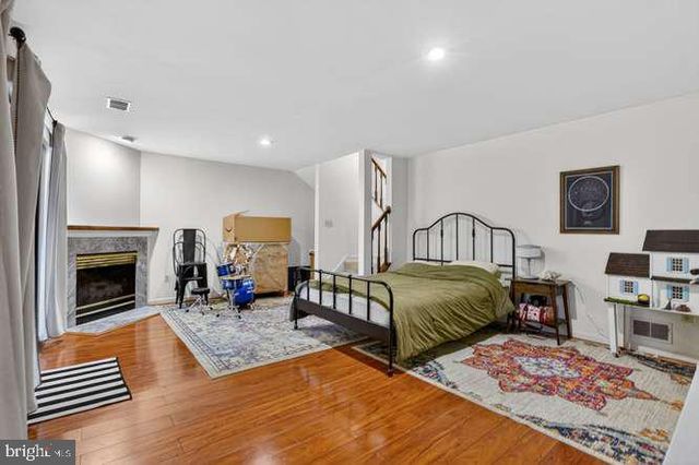 9063 GOLDEN SUNSET LN, Springfield, VA 22153