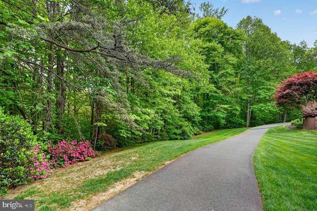9063 GOLDEN SUNSET LN, Springfield, VA 22153