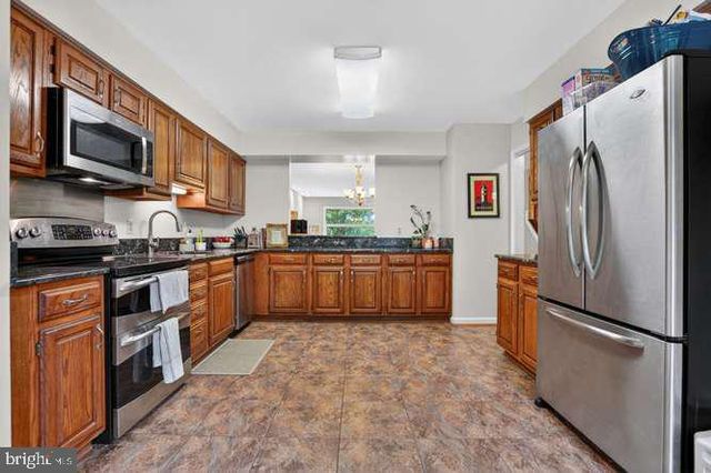 9063 GOLDEN SUNSET LN, Springfield, VA 22153