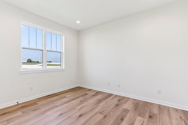 675 Mary WAY, Slinger, WI 53086