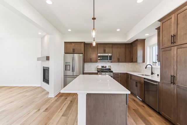 675 Mary WAY, Slinger, WI 53086