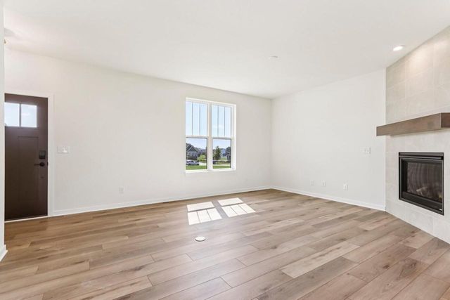 675 Mary WAY, Slinger, WI 53086