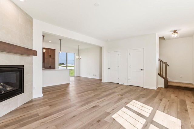 675 Mary WAY, Slinger, WI 53086