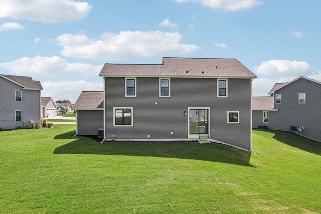 675 Mary WAY, Slinger, WI 53086