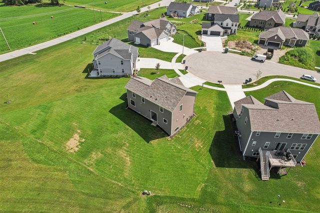 675 Mary WAY, Slinger, WI 53086