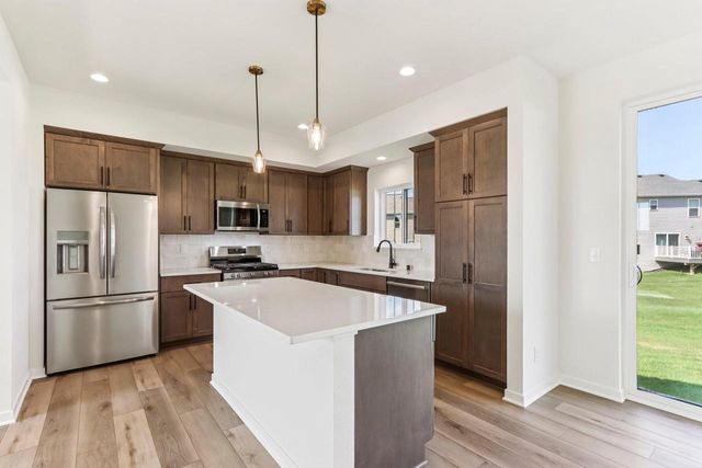 675 Mary WAY, Slinger, WI 53086