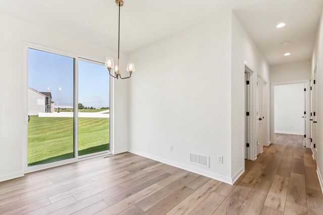 675 Mary WAY, Slinger, WI 53086