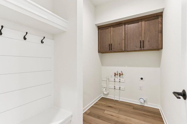 675 Mary WAY, Slinger, WI 53086