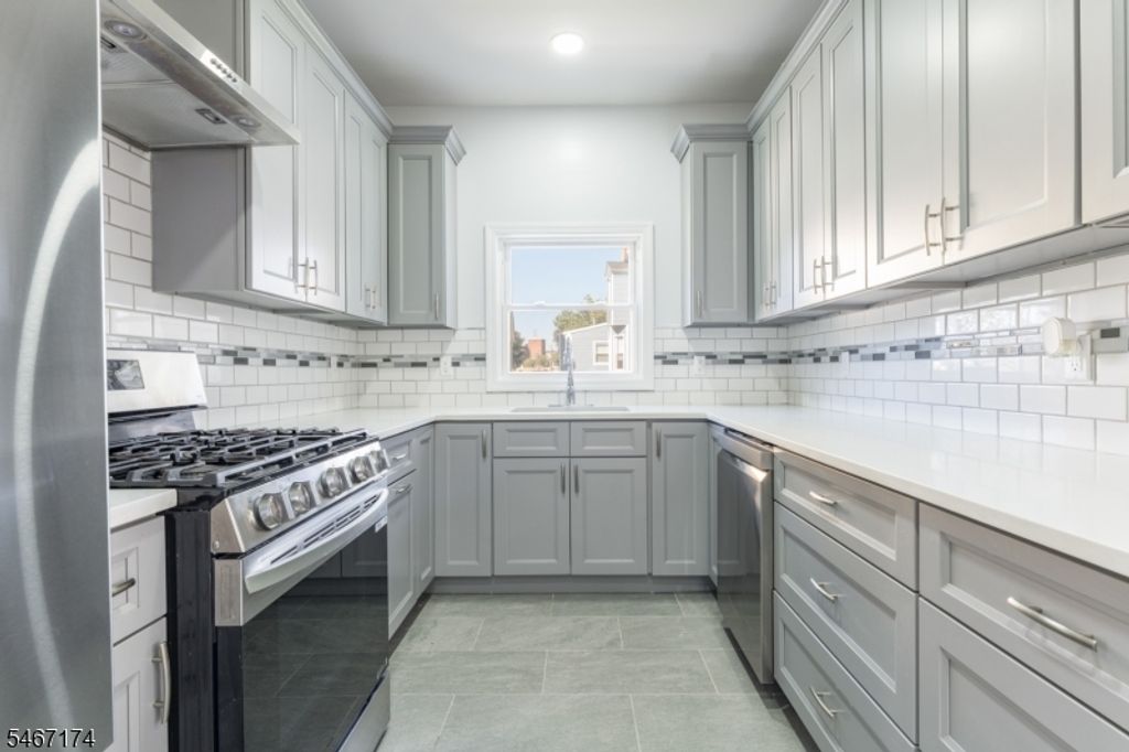 137 Amherst St, East Orange City, NJ 07018 — photo 3
