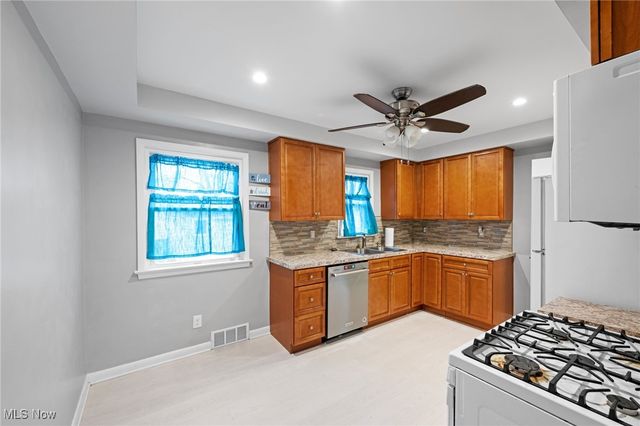 24871 Farringdon Avenue, Euclid, OH 44123