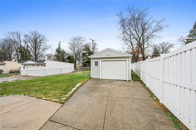 24871 Farringdon Avenue, Euclid, OH 44123