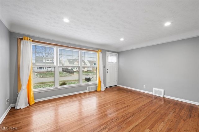 24871 Farringdon Avenue, Euclid, OH 44123