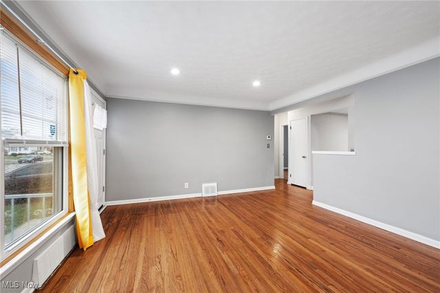 24871 Farringdon Avenue, Euclid, OH 44123