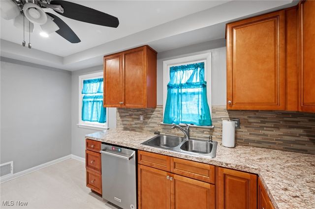 24871 Farringdon Avenue, Euclid, OH 44123