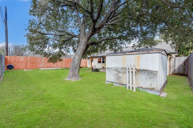 5911 Chrystell Lane, Houston, TX 77092