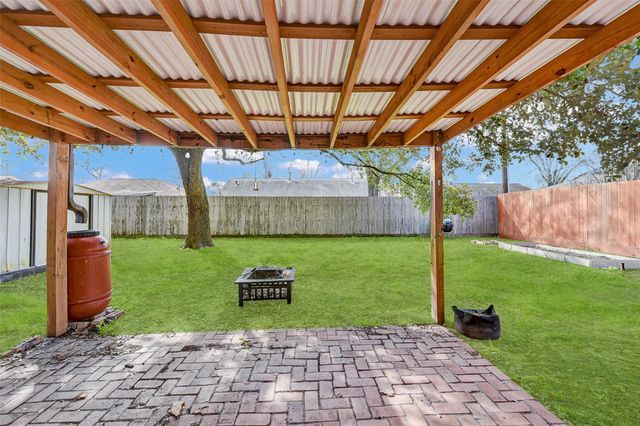 5911 Chrystell Lane, Houston, TX 77092