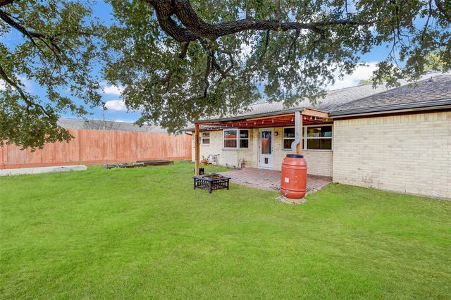 5911 Chrystell Lane, Houston, TX 77092
