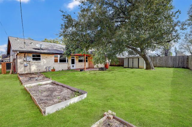 5911 Chrystell Lane, Houston, TX 77092