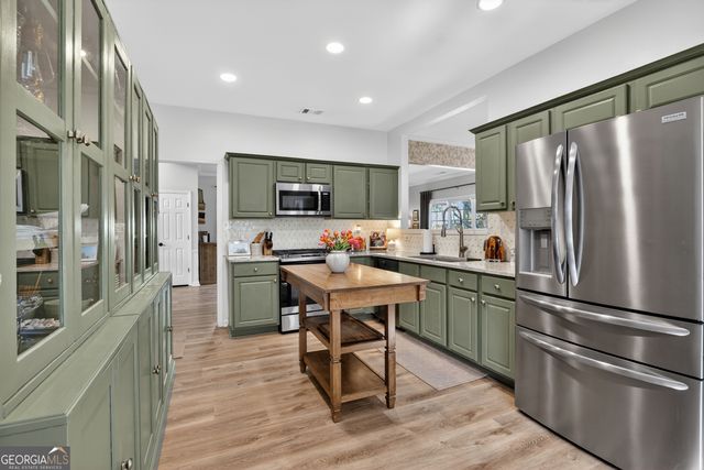 7070 Foxberry Lane, Roswell, GA 30075