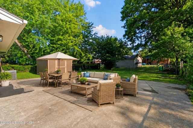 5109 Red Oak Ln, Louisville, KY 40218