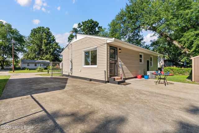5109 Red Oak Ln, Louisville, KY 40218