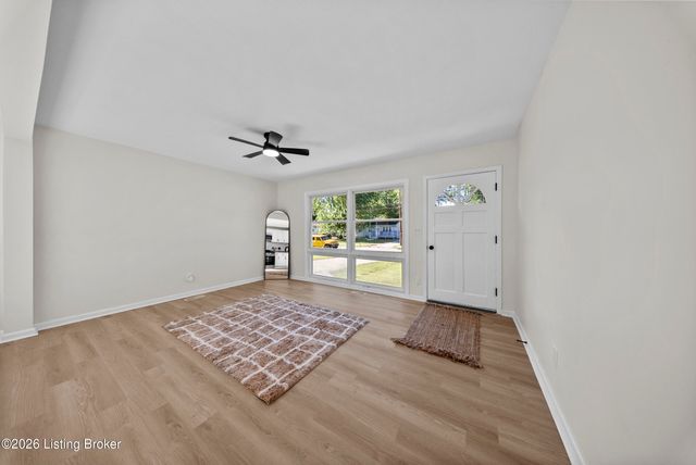5109 Red Oak Ln, Louisville, KY 40218