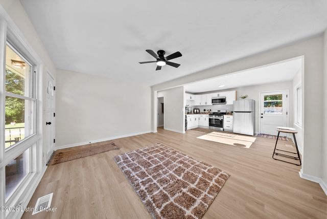 5109 Red Oak Ln, Louisville, KY 40218