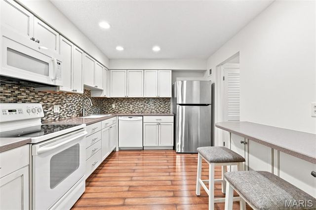1521 Hedgeford Drive 16, Chesterfield, MO 63017