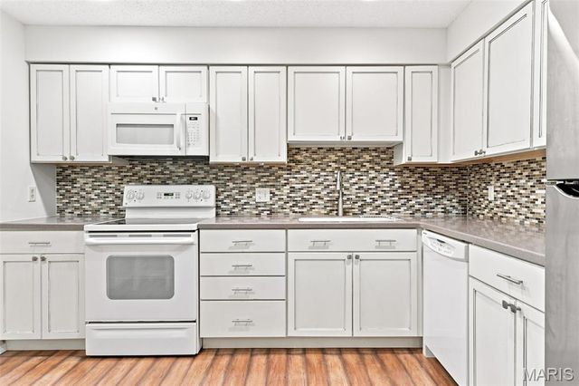 1521 Hedgeford Drive 16, Chesterfield, MO 63017