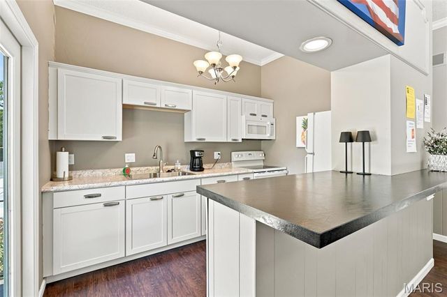 1521 Hedgeford Drive 16, Chesterfield, MO 63017