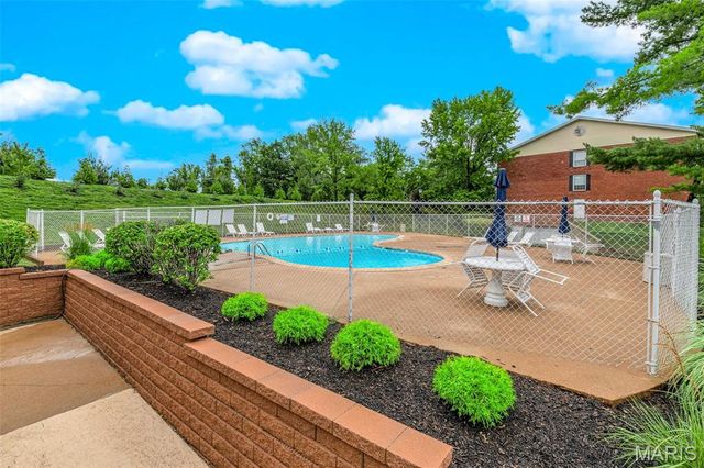 1521 Hedgeford Drive 16, Chesterfield, MO 63017
