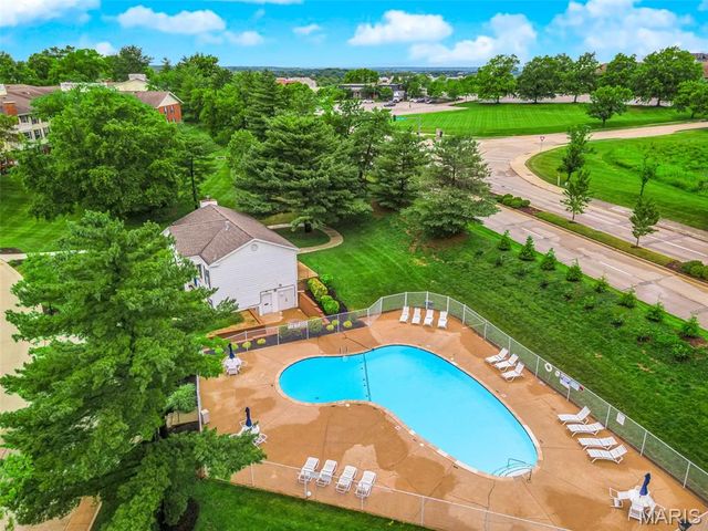 1521 Hedgeford Drive 16, Chesterfield, MO 63017