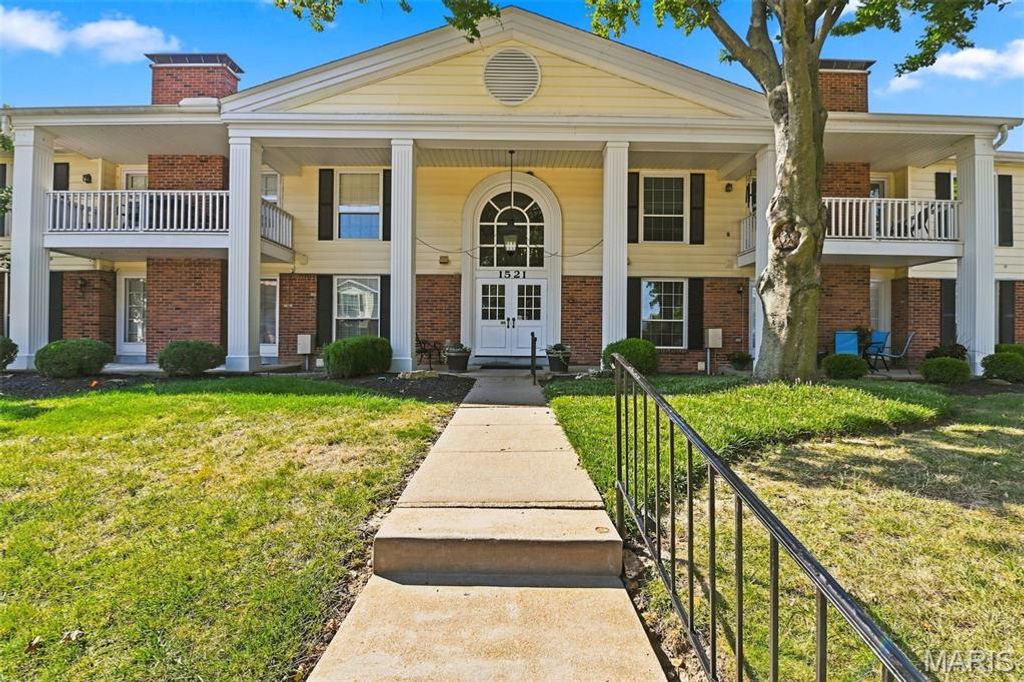 1521 Hedgeford Drive 16, Chesterfield, MO 63017