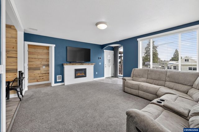 1437 SW 10th St, Dallas, OR 97338