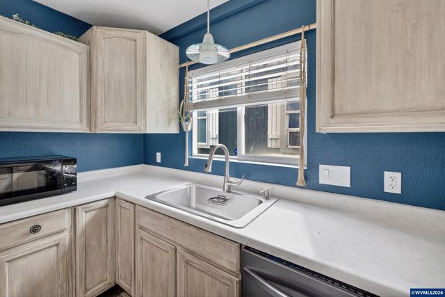 1437 SW 10th St, Dallas, OR 97338