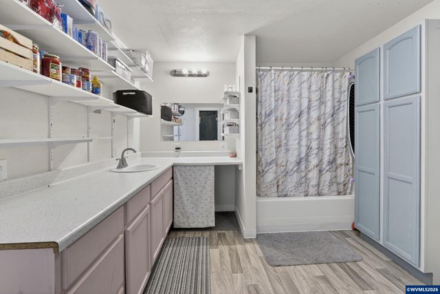 1437 SW 10th St, Dallas, OR 97338