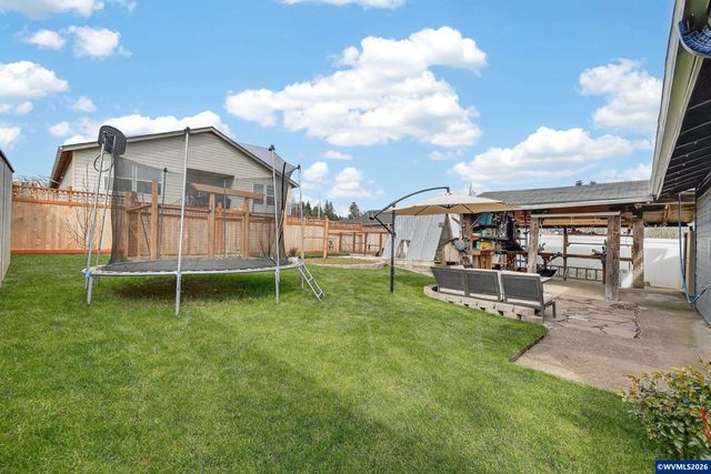 1437 SW 10th St, Dallas, OR 97338