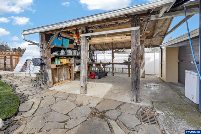 1437 SW 10th St, Dallas, OR 97338