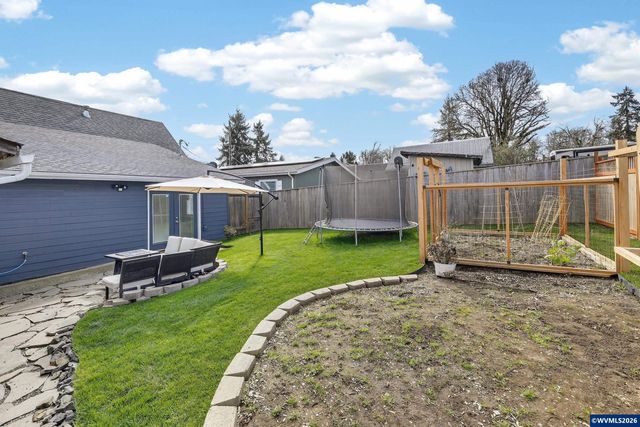 1437 SW 10th St, Dallas, OR 97338