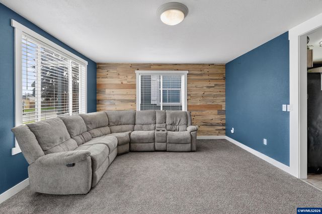 1437 SW 10th St, Dallas, OR 97338