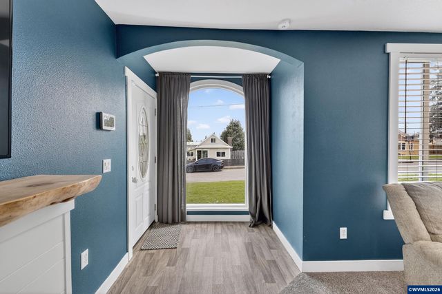 1437 SW 10th St, Dallas, OR 97338