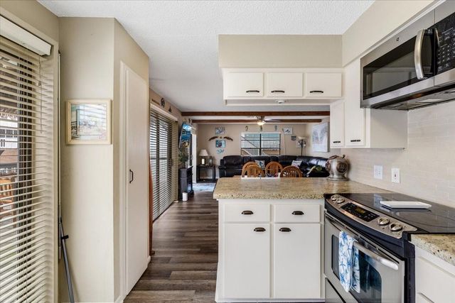 1222 Oahu Drive, Galveston, TX 77554