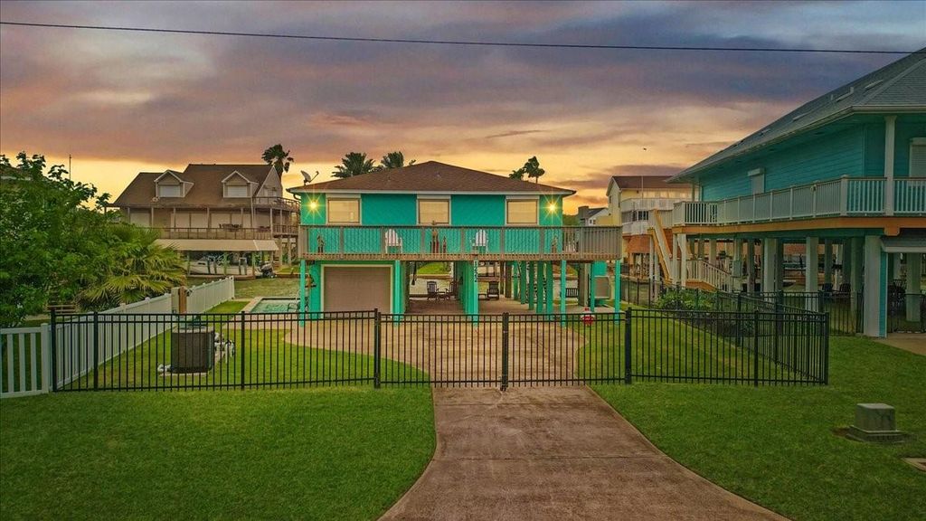 1222 Oahu Drive, Galveston, TX 77554