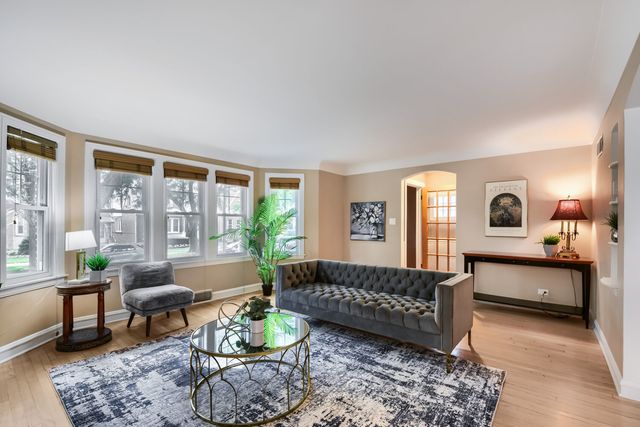 5310 N Lockwood Avenue, Chicago, IL 60630