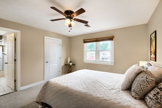 5310 N Lockwood Avenue, Chicago, IL 60630