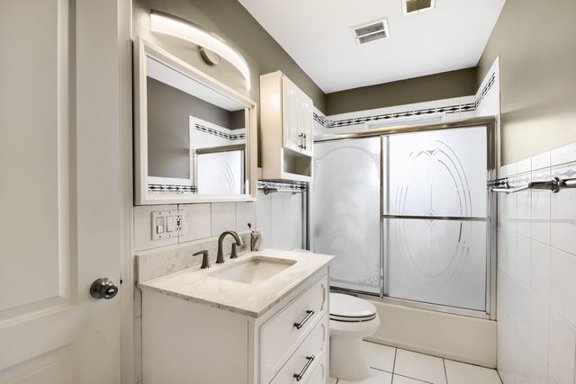 5310 N Lockwood Avenue, Chicago, IL 60630