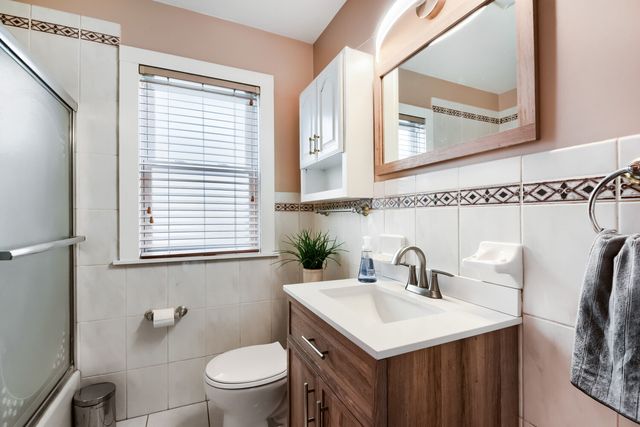 5310 N Lockwood Avenue, Chicago, IL 60630