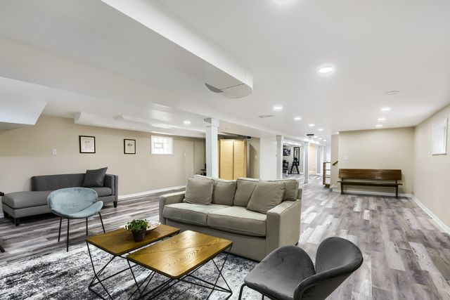 5310 N Lockwood Avenue, Chicago, IL 60630