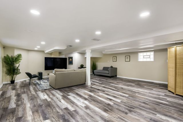 5310 N Lockwood Avenue, Chicago, IL 60630